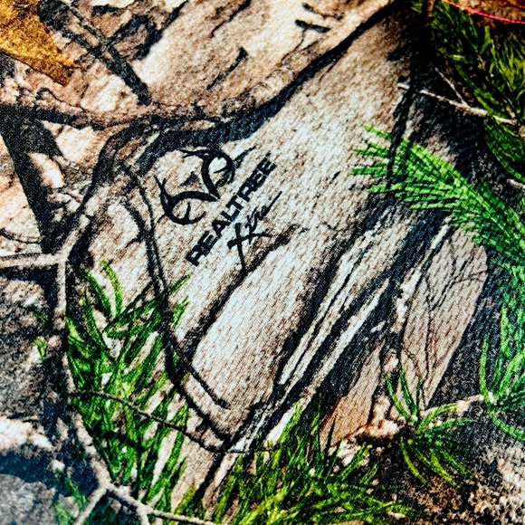 Like New Women’s Camo Shirt by Game Winner - Sz Small - Picture 3 of 4